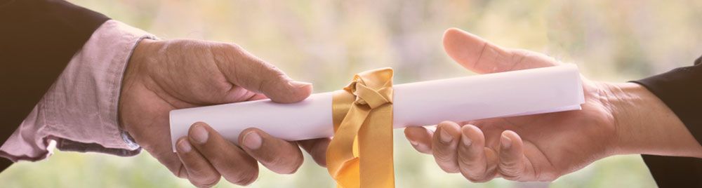 Online HR Certificates vs. In-Person: Pros & Cons